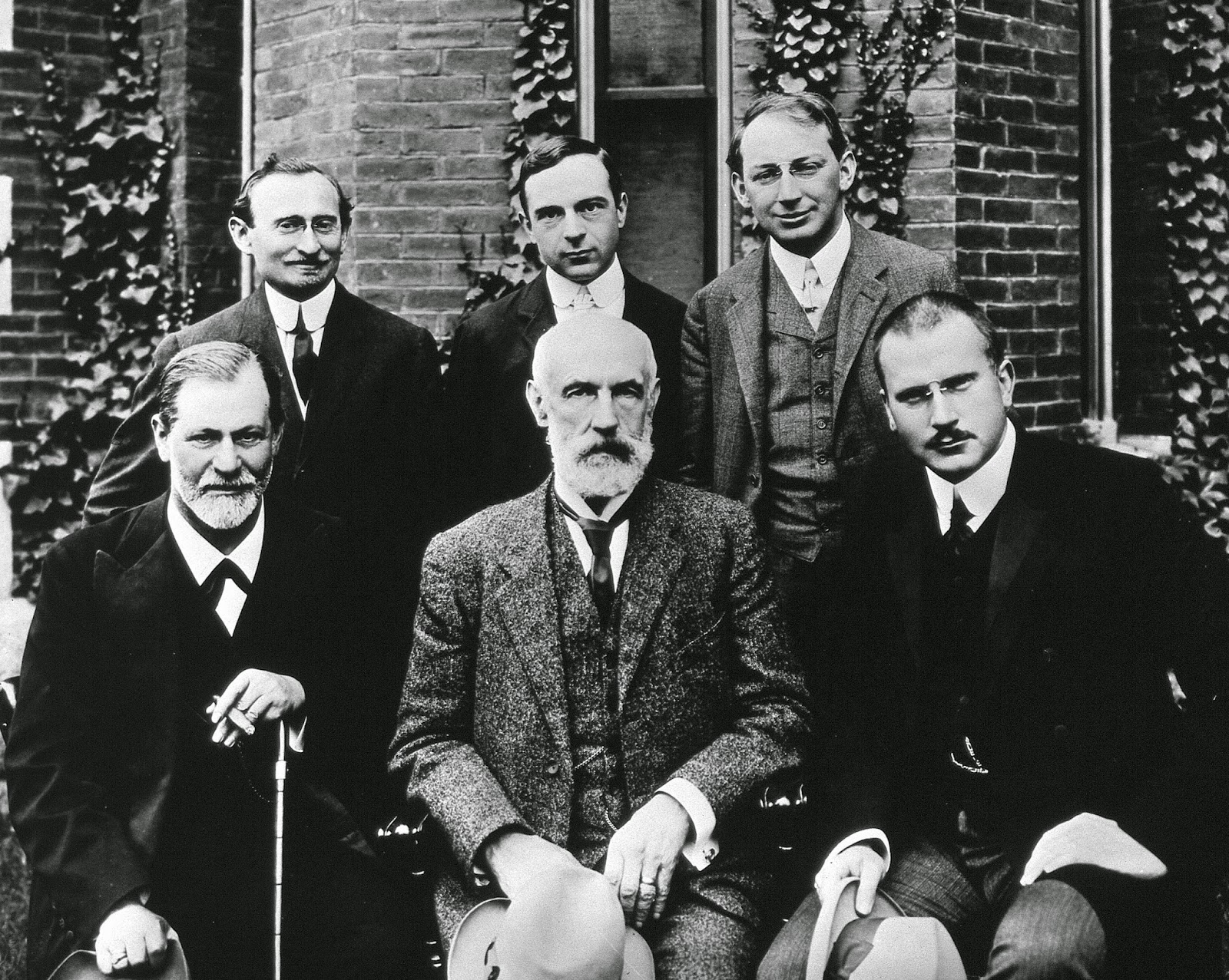 Hall Freud Jung in front of Clark 1909