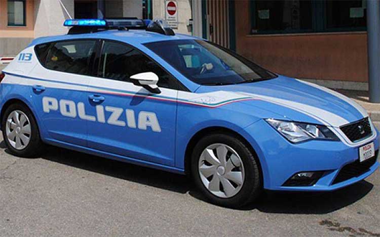 Un'auto della Polizia di Stato