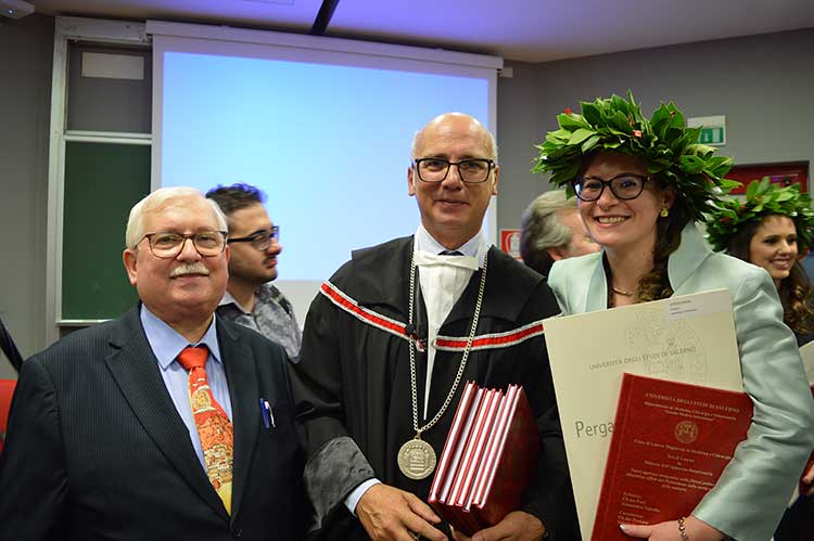 la dottoressa Irene Vitolo con il relatore professor Vetrella e il papà, dottor Matteo