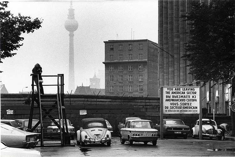 Una foto scattata prima dell'abbattimento del muro di berlino