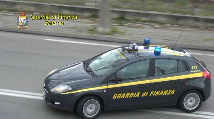 Una pattuglia della Guardia di Finanza