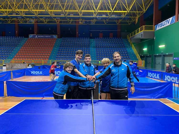 foto di gruppo per gli atleti della Pappalardo