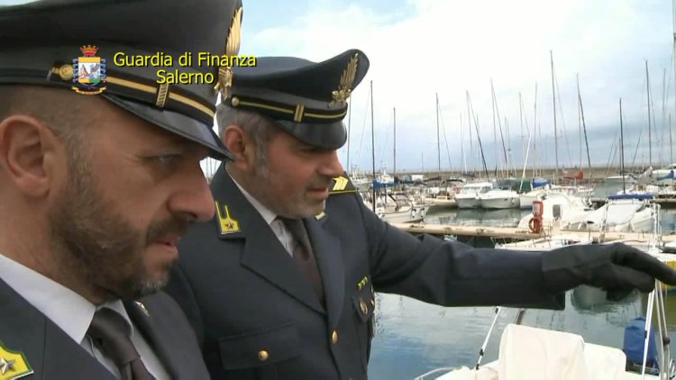 militari della Guardia di Finanza