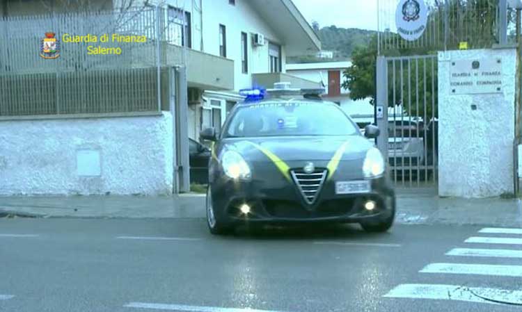 Una pattuglia della Guardia di Finanza