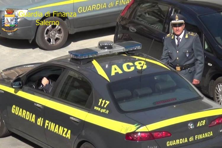 Una pattuglia della Guardia di Finanza