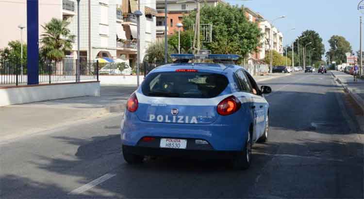 Una volante della Polizia