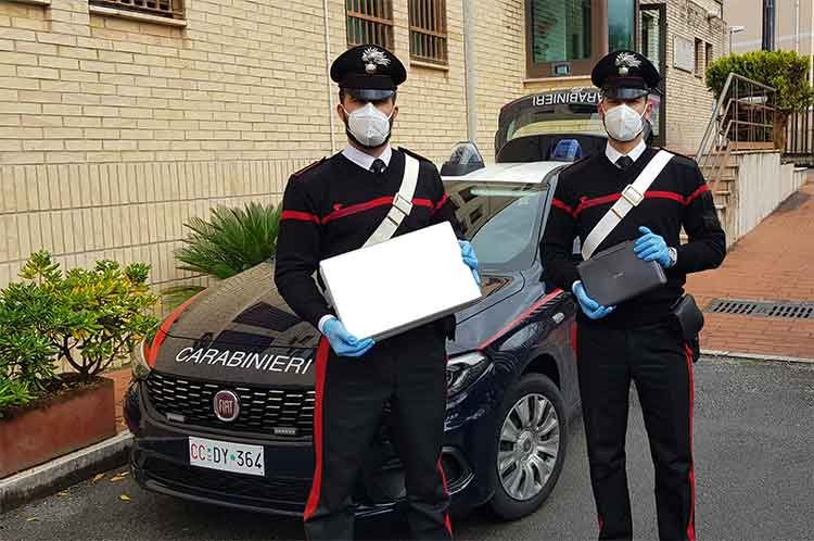 I carabinieri di Sapri consegnano 50 tablet