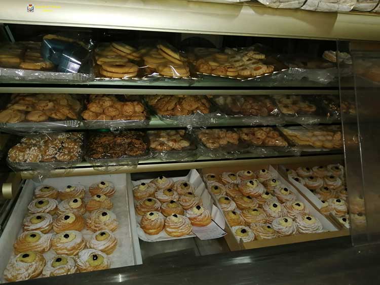 Cornetti e zeppole abusive a Salerno