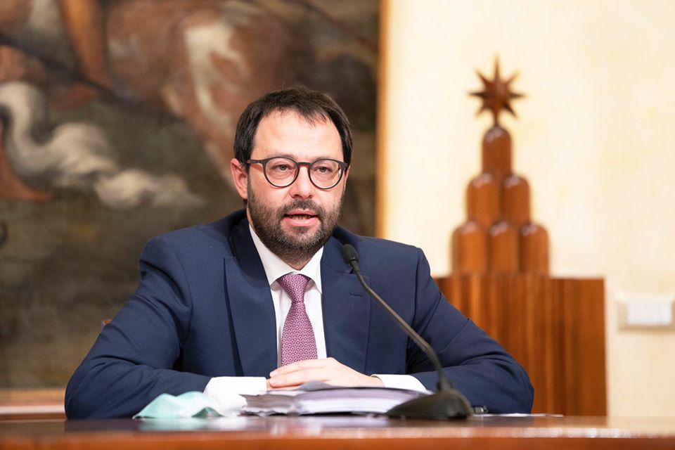 ministro patuanelli