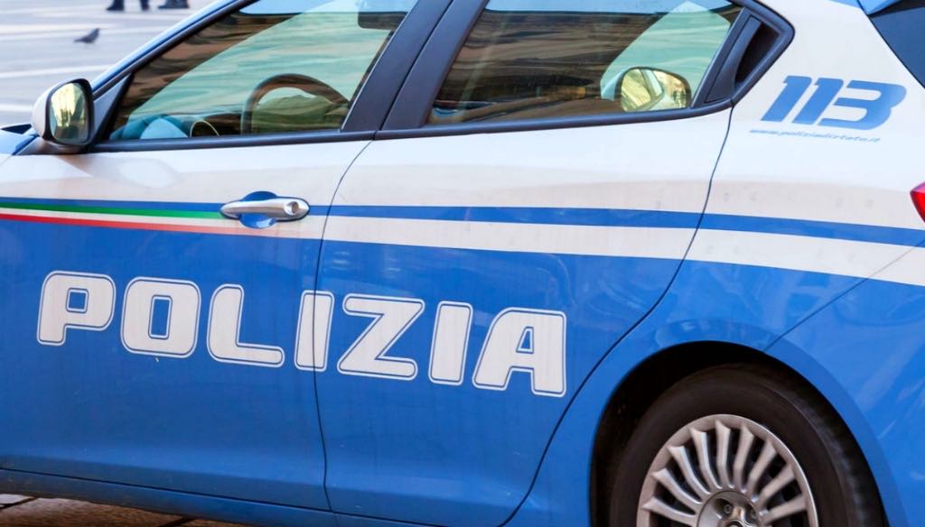 una pantera della Polizia di Stato