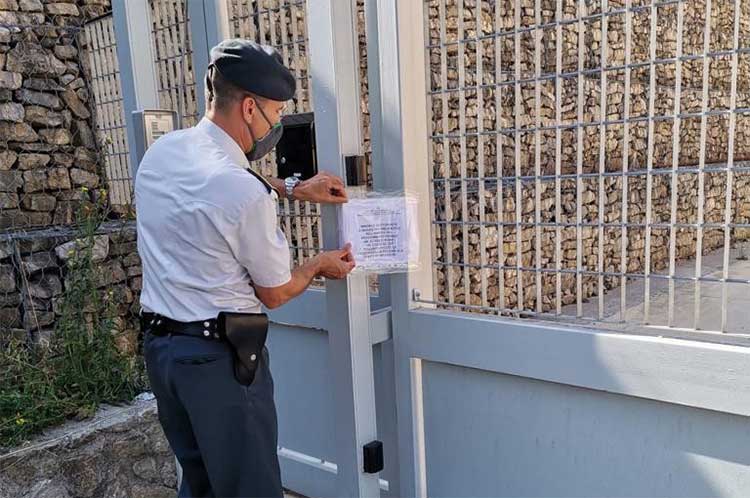 l'ingresso dell'azienda sequestrata a Nocera Inferiore