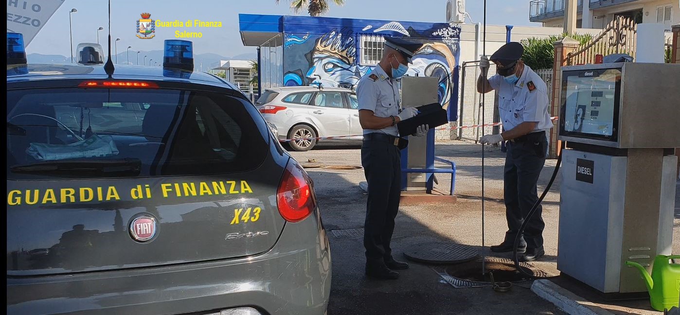 guardia di finanza pompa di benzina