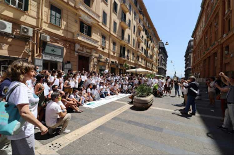 manifestazione napoli 11lug3