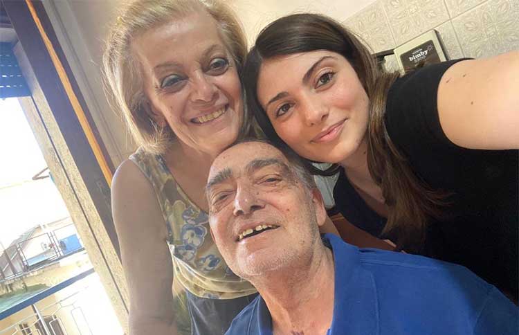 enzo pepe negli ultimi tempi con parte della sua famiglia