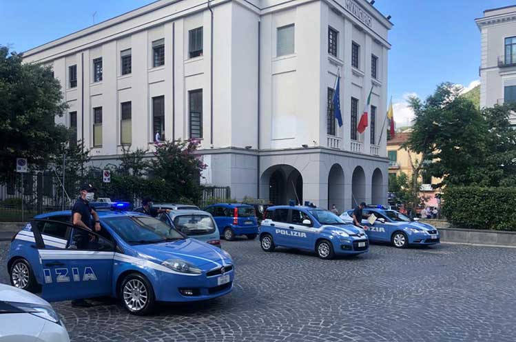 polizia auto cava