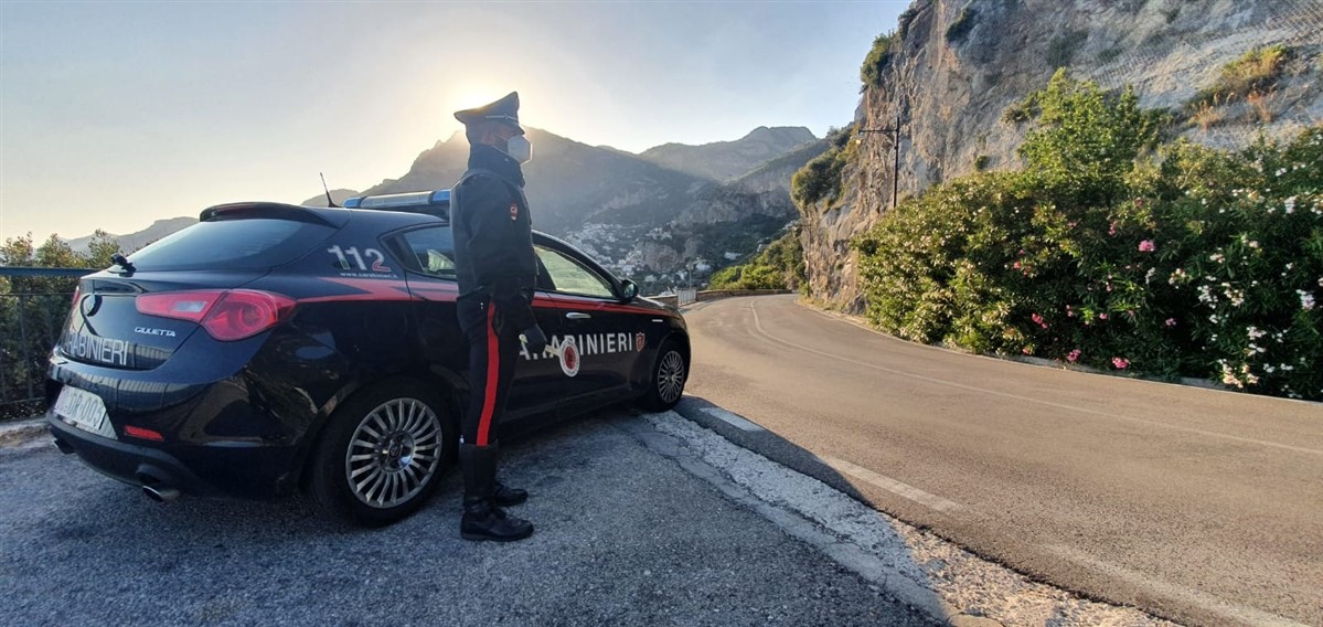 carabiniere posto di blocco