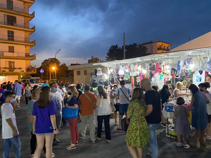 mercato sotto le stelle