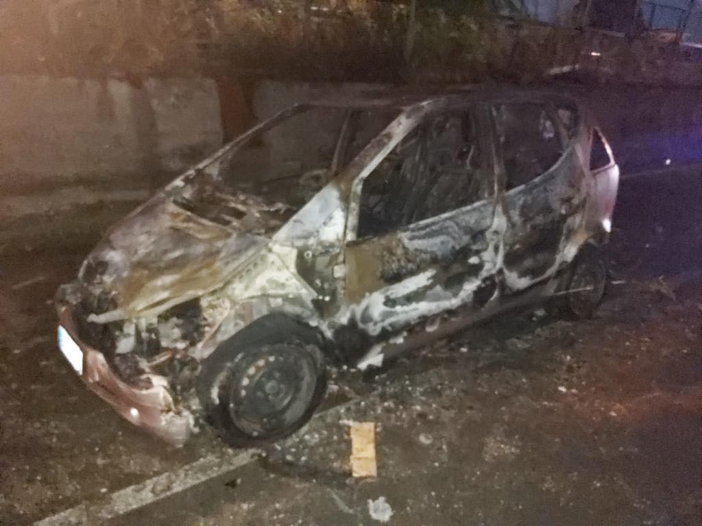 incendio auto pagani3