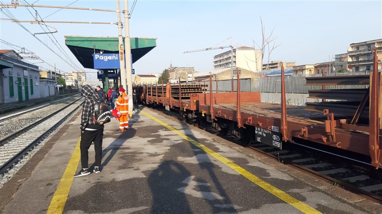 treno bloccato pagani