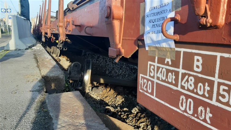 treno sequestrato pagani