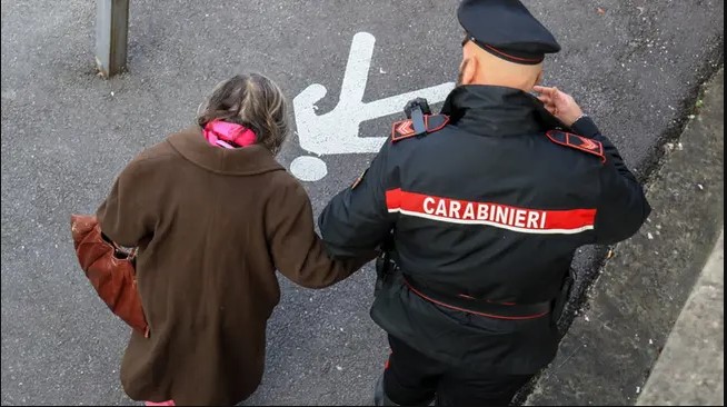 carabinieri anziana