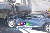 Auto schiacciata da un tir sulla A30, illesi i passeggeri