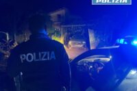 Cava, individuato dalla Polizia garage adibito a smontaggio di pezzi su auto rubate